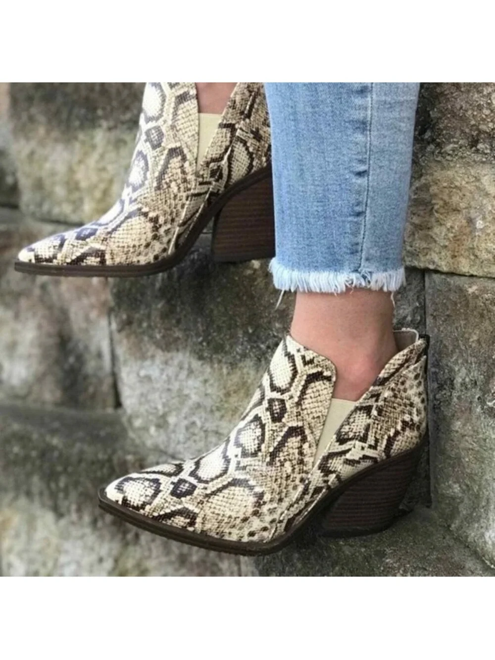 New Vince Camuto Gradina Booties omit Natural Reptile snake ankle boot 7.5